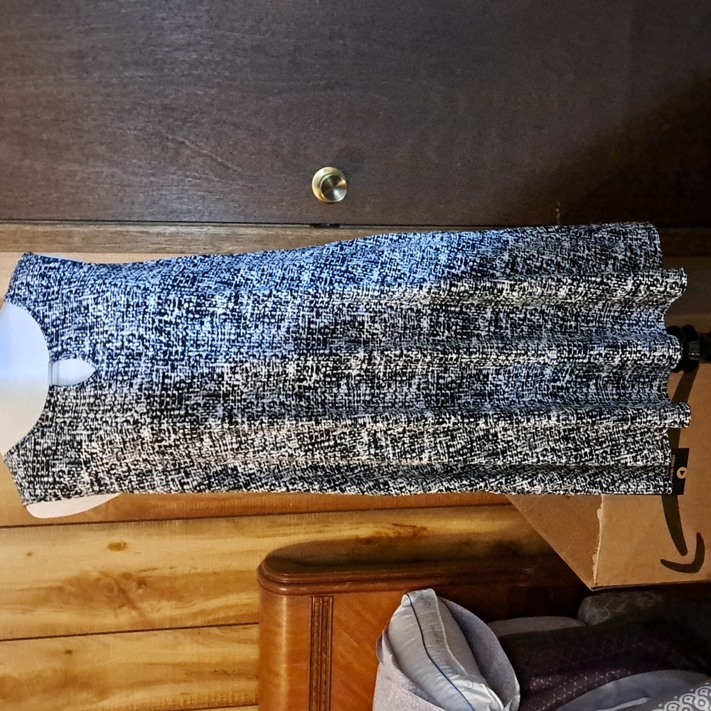 Apt. 9 size s sleeveless dress, gray, black, white design.